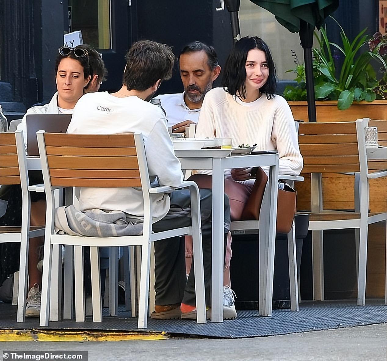 保罗·沃克|保罗·沃克23岁女儿街边痛哭，与丈夫用餐时突然崩溃，被担心婚变