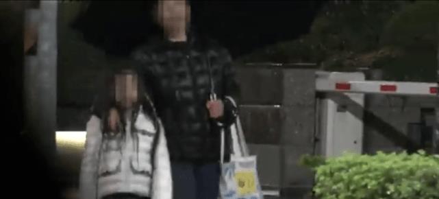 大S|同学家长曝大S不管孩子，情况很可怜，下雨小玥儿在路边哭