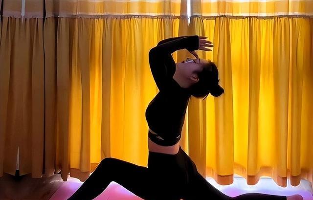 卢靖姗|大衣哥砸200万彩礼迎新儿媳，陈亚男连发数条瑜伽照，被指蹭热度