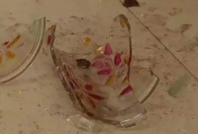 男子喝媳妇自酿葡萄酒,被送医院,丈夫醒来后感慨道:我就抿了一小口