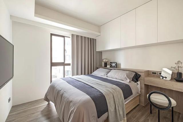 在客厅做L型地台和大柜子有多爽?看完她家,我实名羡慕了