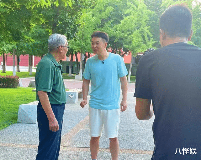 杜海涛|杜海涛停工半年多终于营业，公园顶烈日健身录节目，瘦到容光焕发