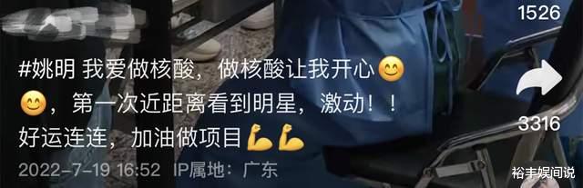 姚明|姚明携女儿现身机场！年仅12岁目测已190公分，打扮新潮长腿吸睛