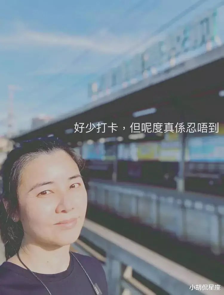 郑伊健|郑伊健老婆晒49岁生日照，满脸斑皱纹多，彻底不掩饰衰老素颜了！