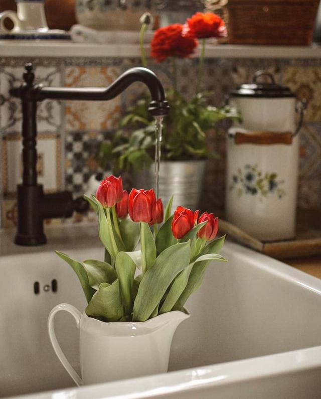 波兰女主晒出自己的家:复古+暗黑,普通家具搭配出高颜值,美爆