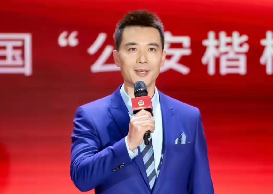 央视|央视主持现场失误！口误令观众懵圈，身旁女搭档点头场面一度尴尬