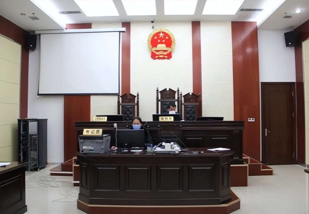 案例回顾:杭州快递员不小心撞死人,家属算出1092万赔偿,法院怎么判