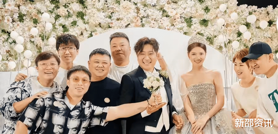 贾玲|31岁喜剧演员大婚众星祝贺！老板贾玲热泪盈眶，德云社演员也现身