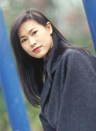 张国荣|“女歌手”蔡龄龄从10楼一跃而下,丈夫本想劝阻,可是为时已晚