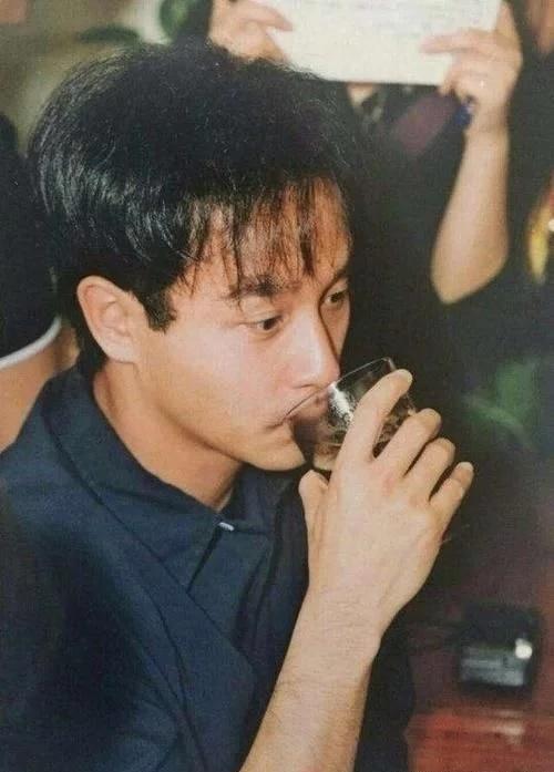 张国荣|“女歌手”蔡龄龄从10楼一跃而下,丈夫本想劝阻,可是为时已晚