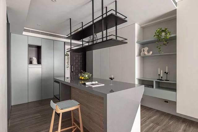 在客厅做L型地台和大柜子有多爽?看完她家,我实名羡慕了