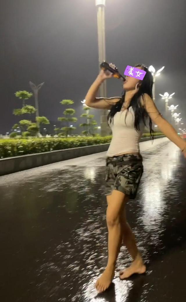 女子有房有车有钱,却因相亲被嫌弃年龄大且不好看,醉倒在马路边
