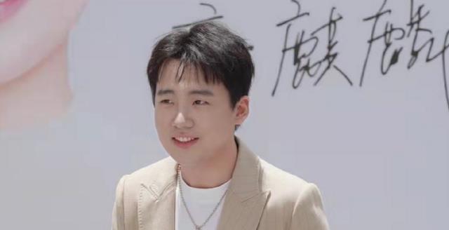 郭麒麟|郭麒麟遇见曹云金，打招呼仅用两个字，情商真高！