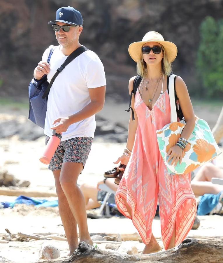 杰西卡|拒绝拍裸戏，巅峰时退圈，41岁的“地球球花”杰西卡才是人间清醒