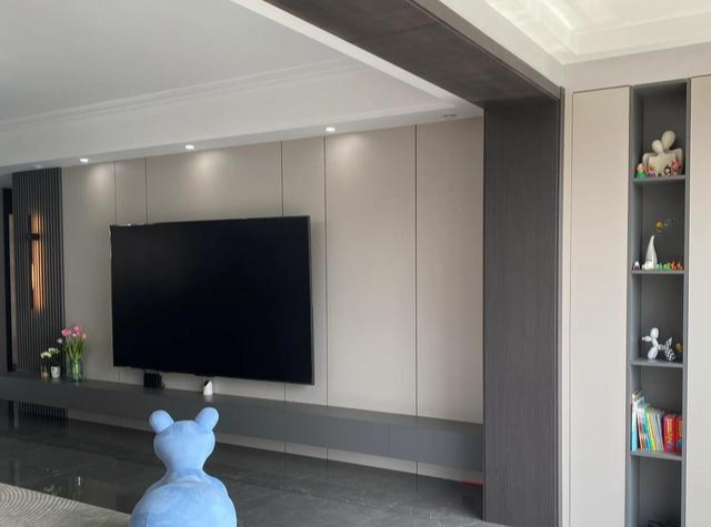 客厅没做电视背景墙，有4种补救方法，找到合适的就能改造了