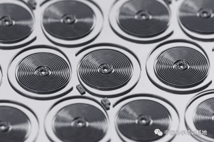 受磁对手表影响解析- 如何判断手表是否受磁? 手表受磁该如何消磁?(图4) 受磁对手表影响解析- 如何判断手表是否受磁? 手表受磁该如何消磁?(图4)