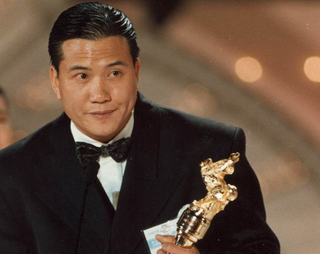 大湾区这一晚，66岁的“港圈大佬”万梓良，活成了一个笑话