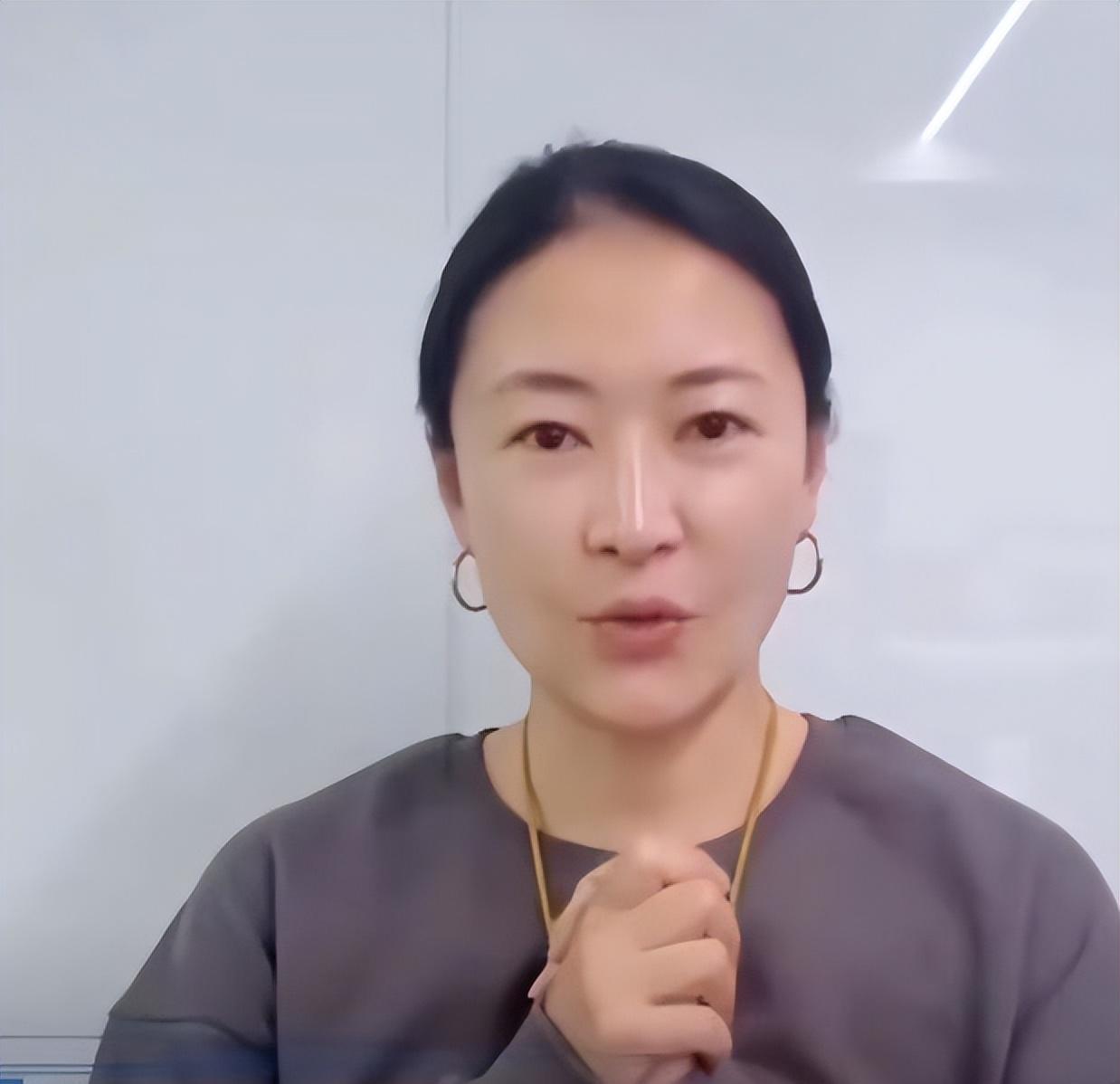 管虎|管虎婚变风波后续：丁昱彤微博被删，离开北京