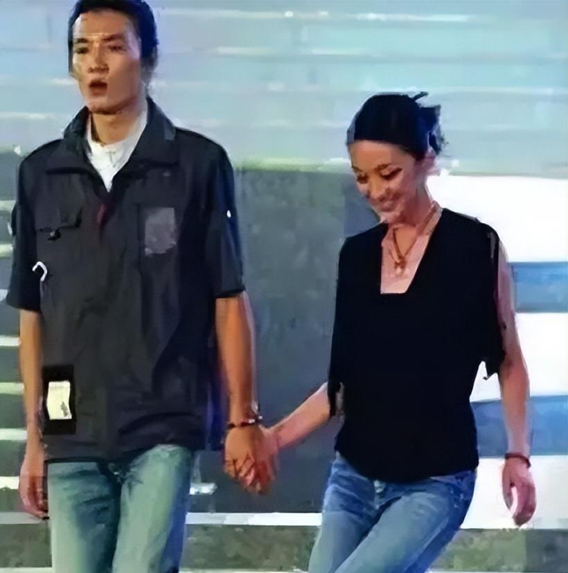 |看似挺清纯，实则情史混乱的五大女星，个个都是“老司机”