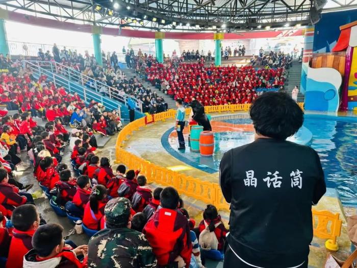 跟着课本去旅行,大悟滨河小学携手武汉晶话筒童训营,走进极地海洋世界! 跟着课本去旅行,大悟滨河小学携手武汉晶话筒童训营,走进极地海洋世界!