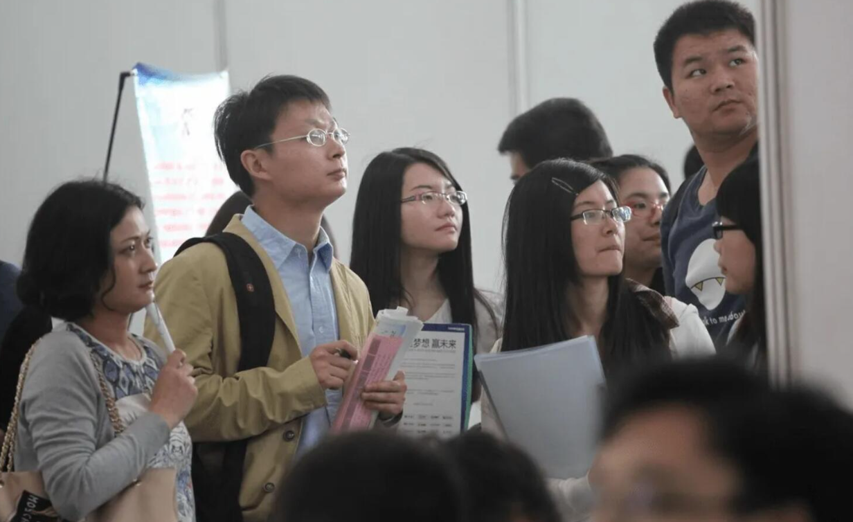 招聘|28岁女生当7年“全职女友”，包吃包住五险一金