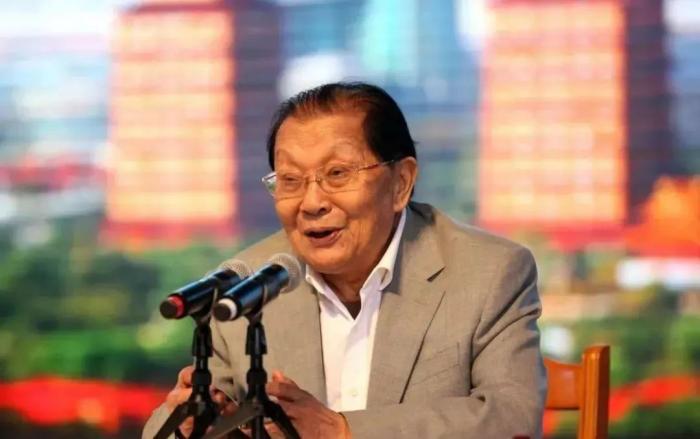 从全村人均奔驰到负债打工,华西村的经历拍成电影都没人敢信。