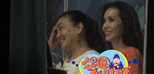 大小S被爆料吸毒后张兰火速开播带货与商界女大佬们夜晚聚餐