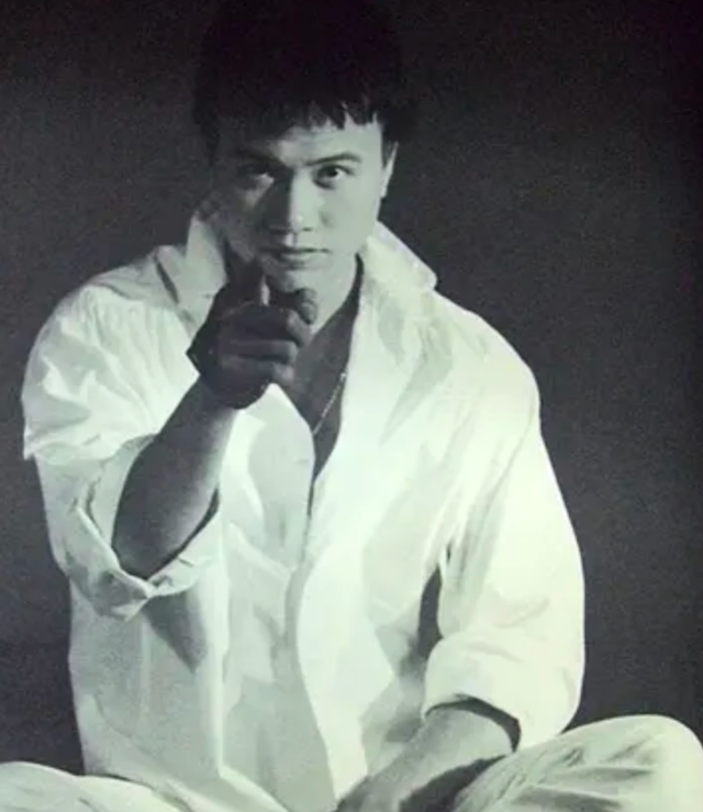 大湾区这一晚，66岁的“港圈大佬”万梓良，活成了一个笑话