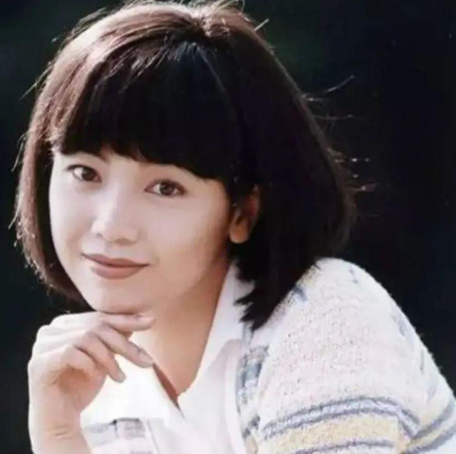 大湾区这一晚，66岁的“港圈大佬”万梓良，活成了一个笑话