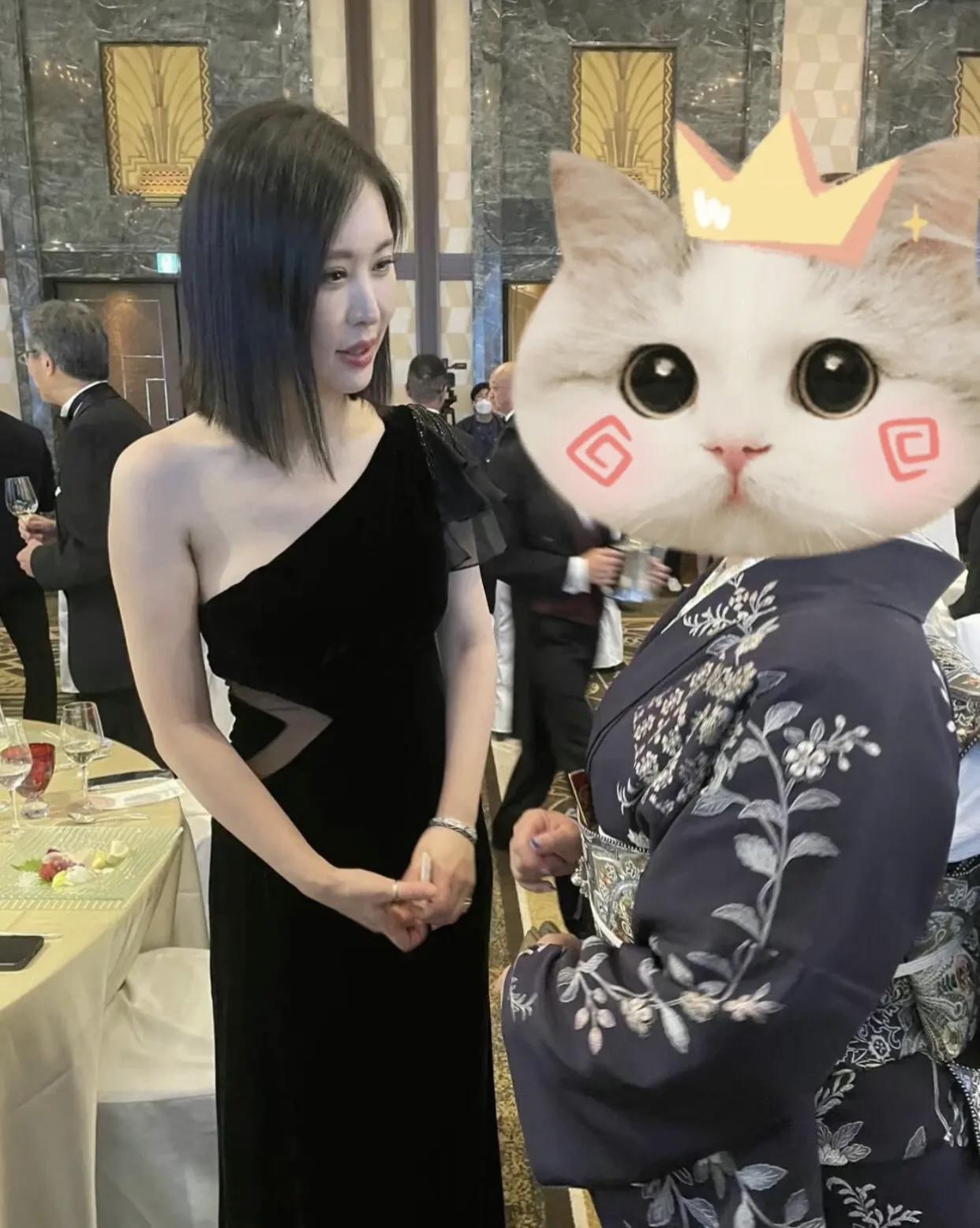 田朴珺|王石一家三口游日本,田朴珺吃雪糕偎依老公怀里撒娇,爱女未出镜