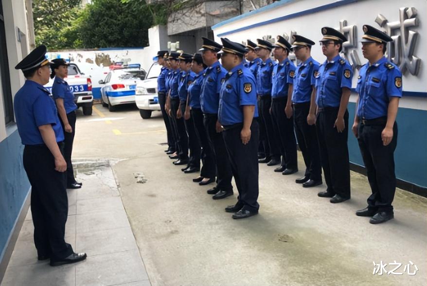 素素|河北一城管打骂货车司机“惩罚”结果出来后,引发公众不满