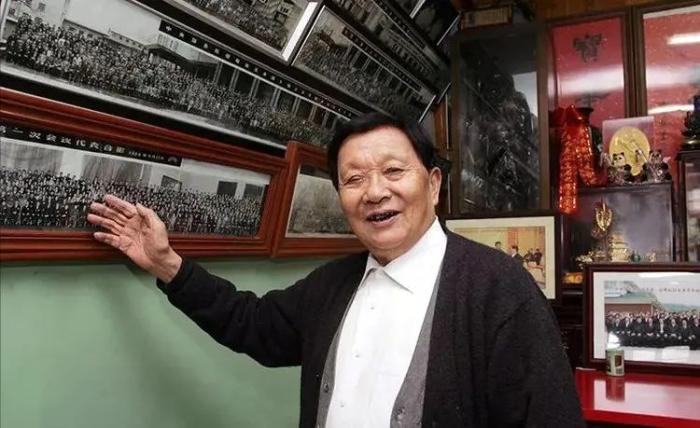 从全村人均奔驰到负债打工,华西村的经历拍成电影都没人敢信。