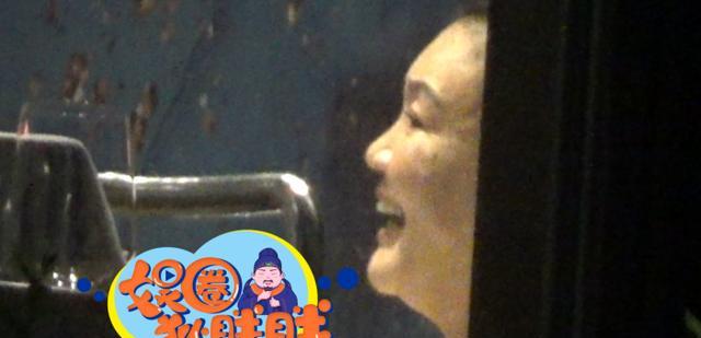 大小S被爆料吸毒后张兰火速开播带货与商界女大佬们夜晚聚餐