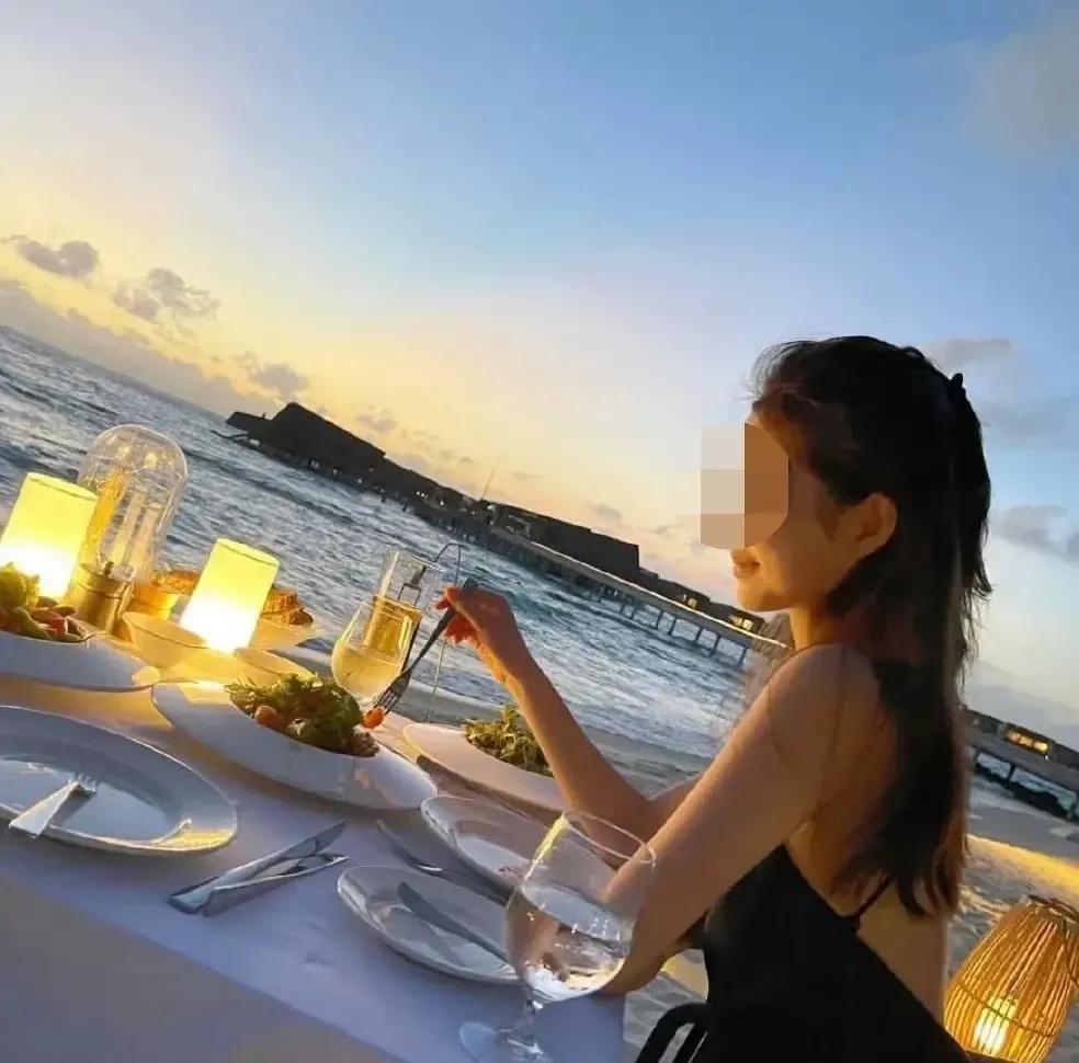 情侣|巴厘岛中国情侣浪漫之旅事件，女主私密照曝光！