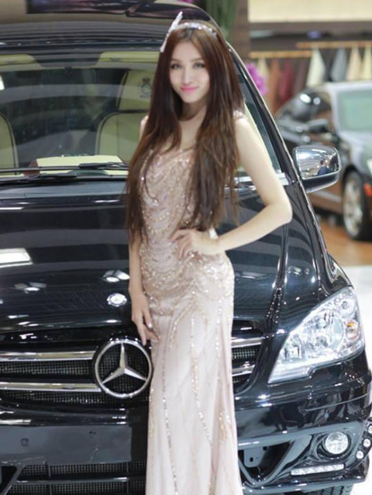 赵子易|“狗保姆”赵子易：7年熬走思聪多任女友，负面不断却独得宠爱