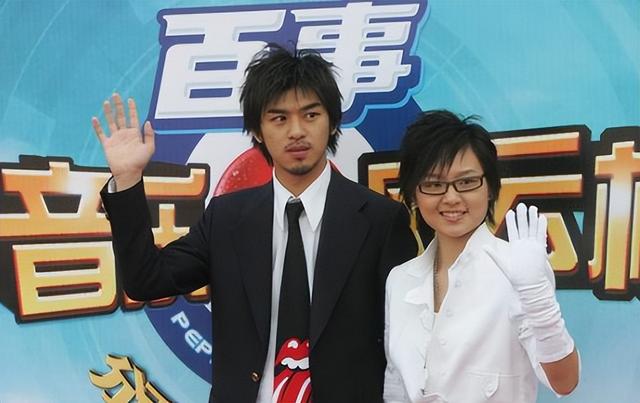 香港这一夜，李宇春的“遮羞布”被周笔畅一把扯下