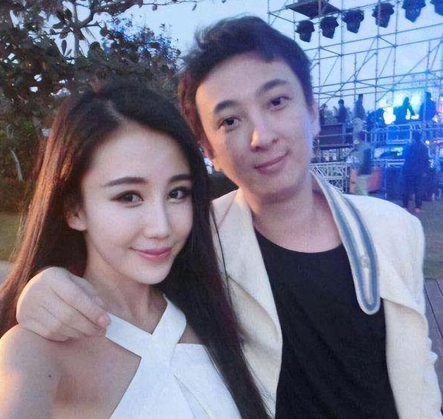 赵子易|“狗保姆”赵子易：7年熬走思聪多任女友，负面不断却独得宠爱