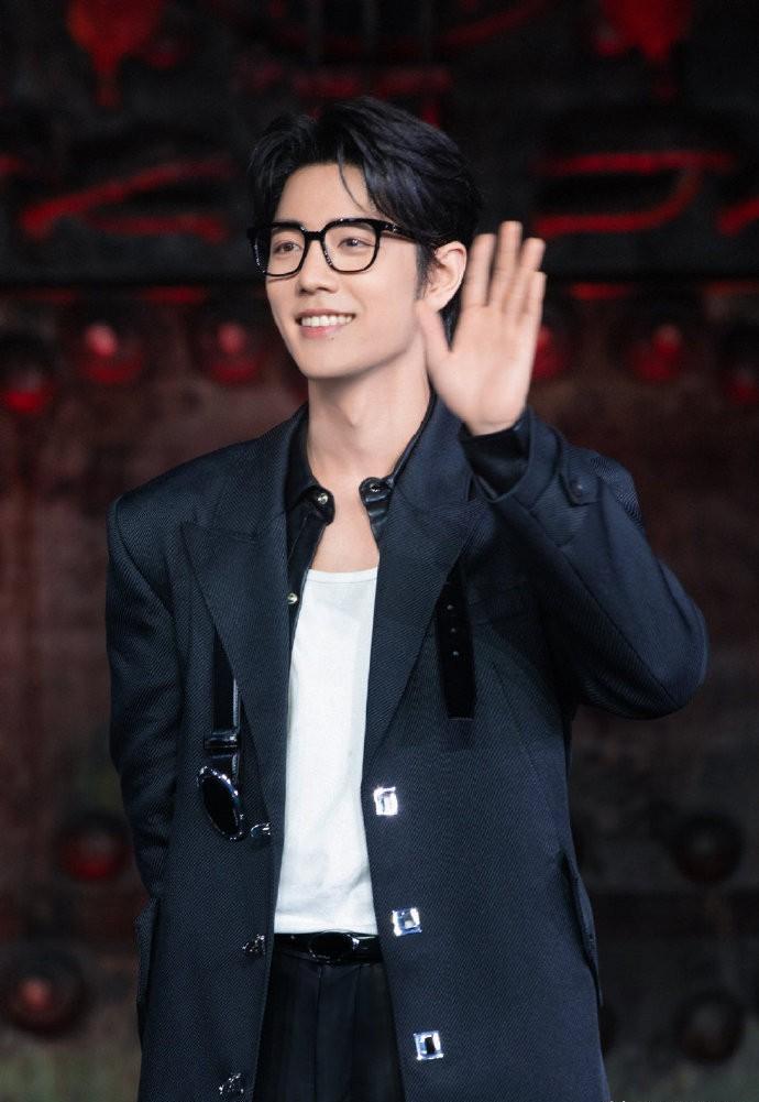 肖战|肖战轮番“站岗”,《庆余年2》真豁得出去