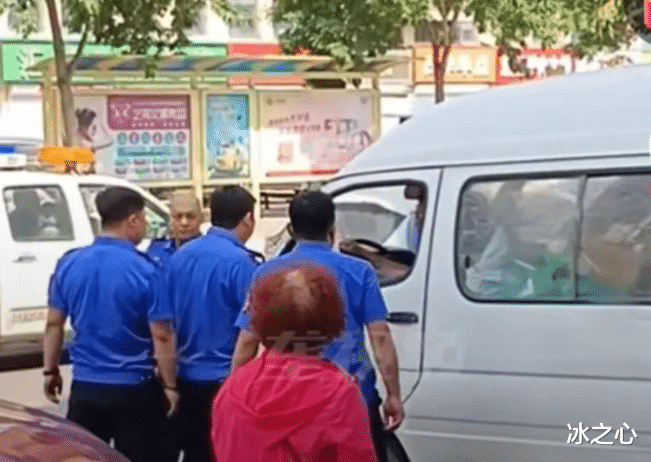 素素|河北一城管打骂货车司机“惩罚”结果出来后,引发公众不满