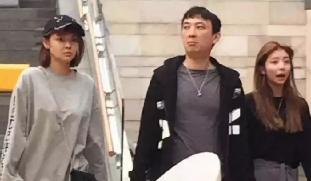 赵子易|“狗保姆”赵子易：7年熬走思聪多任女友，负面不断却独得宠爱