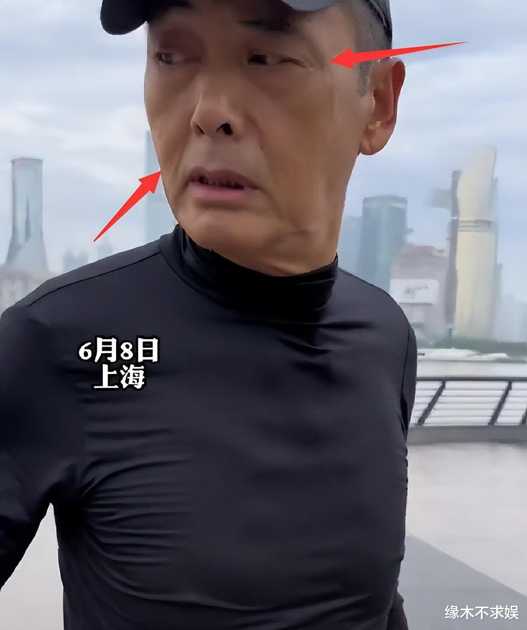 周润发|68岁周润发出席活动，暴瘦沧桑、满脸褶子，捐56亿穿得很朴实