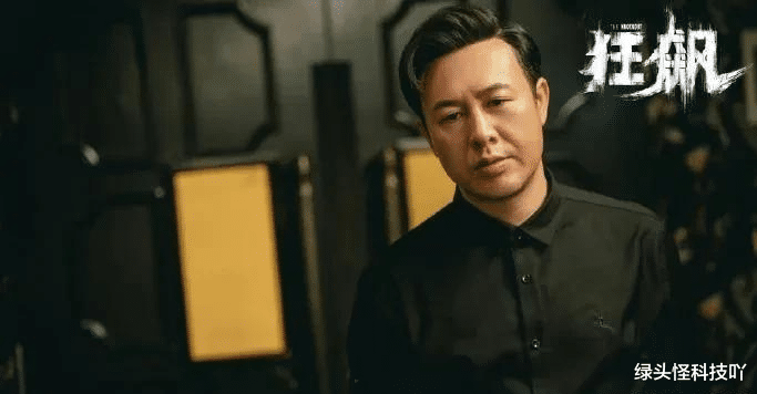 张译|张译近照曝光！参加豪华酒局，弯腰敬酒太卑微，穿千元短袖引争议