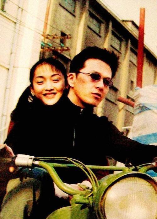 |看似挺清纯，实则情史混乱的五大女星，个个都是“老司机”