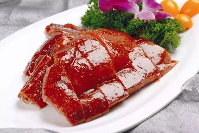 广东的烤鹅文化，脆皮烧鹅