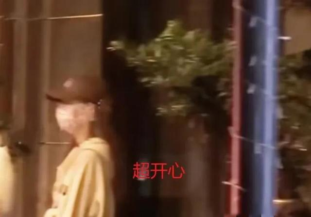 黄晓明|黄晓明无名指戴回婚戒疑与baby悄悄复合！杨颖晒合照回应