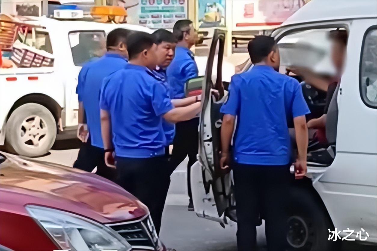 素素|河北一城管打骂货车司机“惩罚”结果出来后,引发公众不满