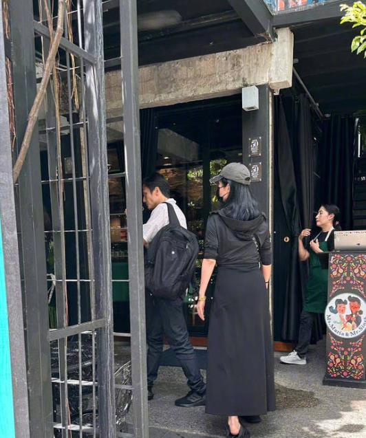 徐冬冬尹子维复合！在男方账号素颜出镜，网友：舔狗应有尽有