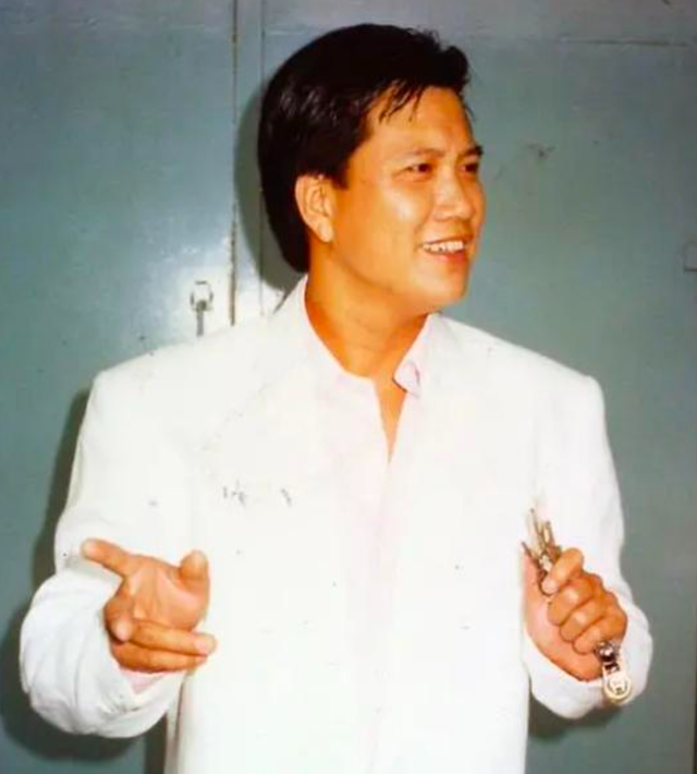 大湾区这一晚，66岁的“港圈大佬”万梓良，活成了一个笑话