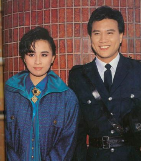 大湾区这一晚，66岁的“港圈大佬”万梓良，活成了一个笑话