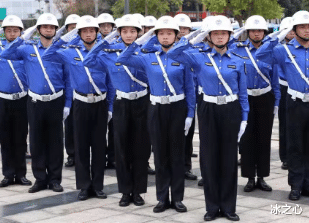 素素|河北一城管打骂货车司机“惩罚”结果出来后,引发公众不满